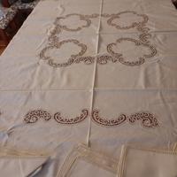 tovaglia con pizzo Cantù 