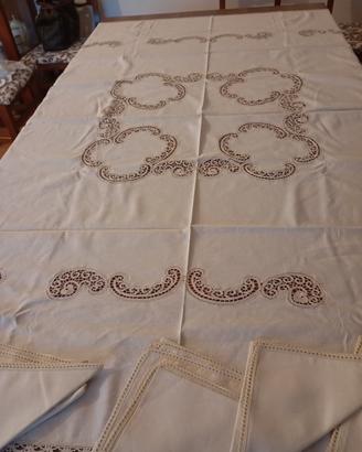 tovaglia con pizzo Cantù 