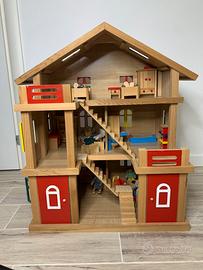 Casetta delle bambole in legno