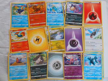 Collezione 450 carte POKEMON diverse.