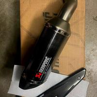 Scarico akrapovic in carbonio