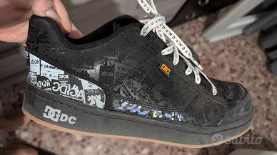 Nuove DC Shoes 43 nere con disegni bianco fluo