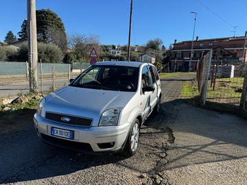 Ford Fusion 1.6 16V 5p. Leather