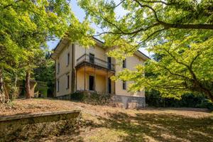Villa di 991 m² con più di 5 locali e box auto dop