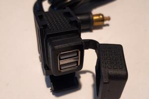 Cavo DIN con presa USB per moto
