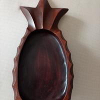 Piatto da portata in legno a forma di ananas 