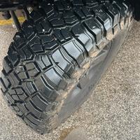 5 BF GOODRICH MUD TERRAIN KM3 285/50 R17