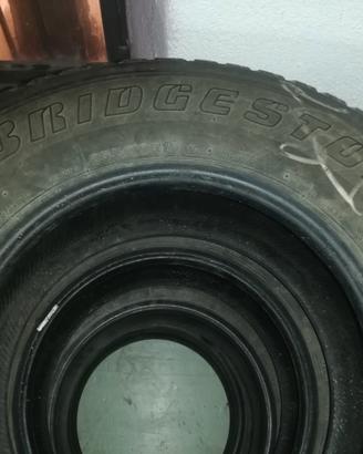 gomme bridgestone 255/70 R15 C 