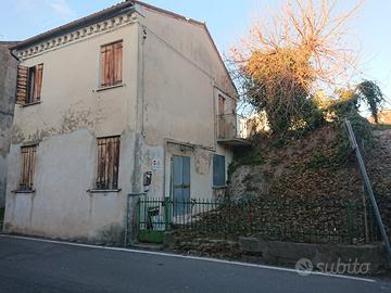 Casa singola da ristrutturare in Centro Storico