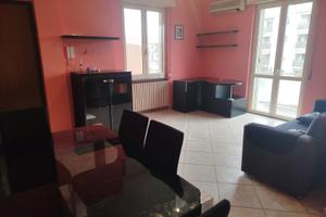 Alloggio ben arredato 2c+serv in condom.di 5unità