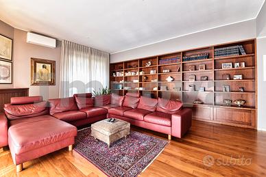 Centro, attico su unico livello con terrazzo