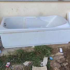 Vasca da bagno in vetroresina