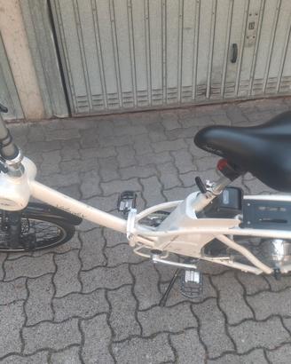 bicicletta elettrica pieghevole 