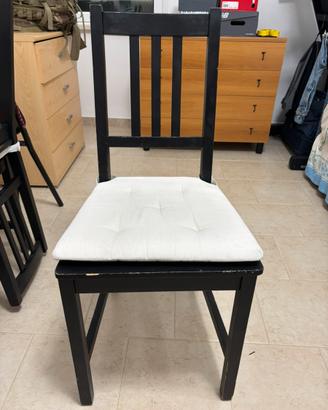 Sedie in legno nere