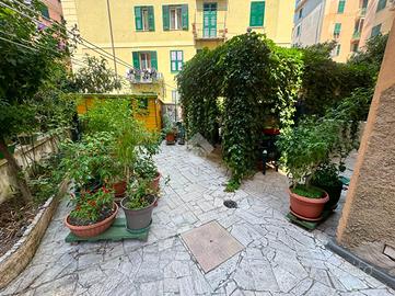 5 LOCALI A GENOVA