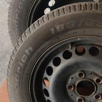 Treno di gomme invernali con cerchione