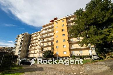 Appartamento di 170 m² con più di 5 locali a Catan