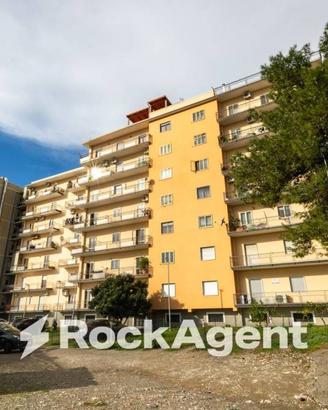 Appartamento di 170 m² con più di 5 locali a Catan