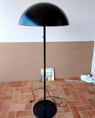 Lampada da terra IKEA nera design moderno