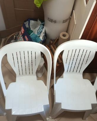 Sedie in plastica bianca da giardino