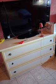 camera da letto armadio 2 comodini e 1 comò