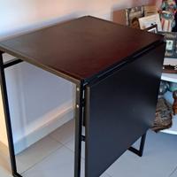 Pratico tavolo chiudibile