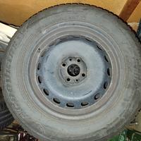 n.4 cerchi ferro con gomme neve 195/65 R15 