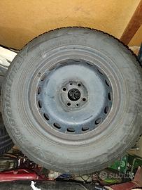 n.4 cerchi ferro con gomme neve 195/65 R15 