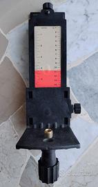 Staffa attacco a parete per laser