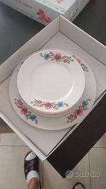 Set di piatti vintage con decorazioni floreali - 7