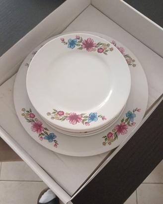 Set di piatti vintage con decorazioni floreali - 7