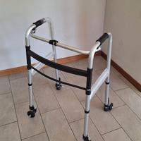 Deambulatore pieghevole per anziani