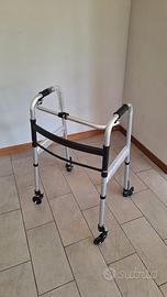 Deambulatore pieghevole per anziani