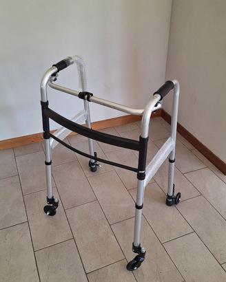 Deambulatore pieghevole per anziani