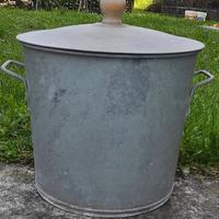 Antico bollitore per biancheria. La "Buiòta"