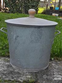 Antico bollitore per biancheria. La "Buiòta"