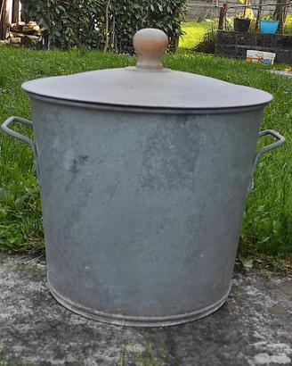 Antico bollitore per biancheria. La "Buiòta"