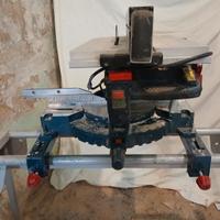 Troncatrice con banco