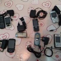 7 Cellulari di qualche anno fa 4 FUNZIONANTI e 3 N