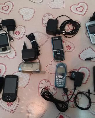 7 Cellulari di qualche anno fa 4 FUNZIONANTI e 3 N