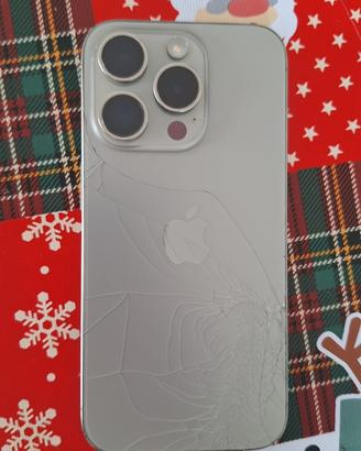 iPhone 15 Pro grado basso