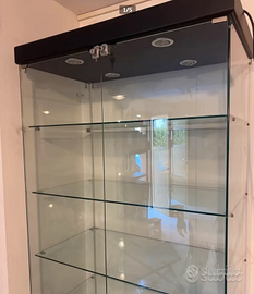 Vetrina arredamento ed esposizione con luci a LED