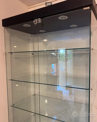 Vetrina arredamento ed esposizione con luci a LED