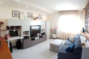 Appartamento di 90 m² con 4 locali e box auto a Pi