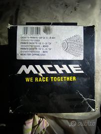 Pacco pignoni 10 velocità.