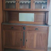 Antica credenza e tavolo dei primi anni 1900