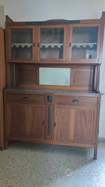 Antica credenza e tavolo dei primi anni 1900