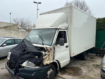 Iveco Daily 2.8 gemellare cassonato