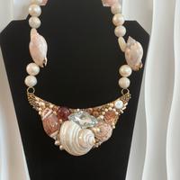 COLLANA CON CONCHIGLIE, MOLTO SCENOGRAFICA