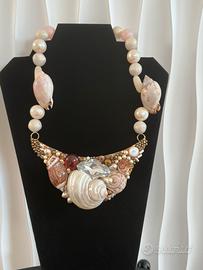 COLLANA CON CONCHIGLIE, MOLTO SCENOGRAFICA